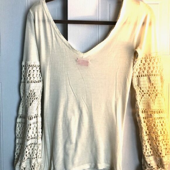 BCBG Girls Ivory Boho Eyelet Crochet Sleeve Top – Size S - Picture 2 of 5